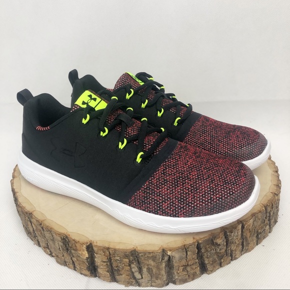 Size 6 New Toddler Boys Black Under Armour Charged 24//7 Tennis Shoes
